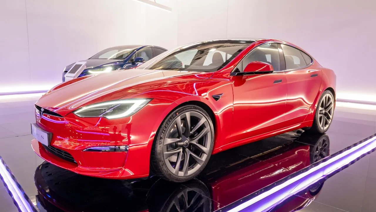 Tesla'dan Güvenlik Hamlesi: 20 Bin Araç Geri Çağrılıyor