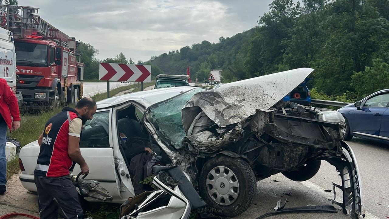 Tokat'ta Feci Kaza! Otomobil ile Kamyonet Çarpıştı: 5 Yaralı!