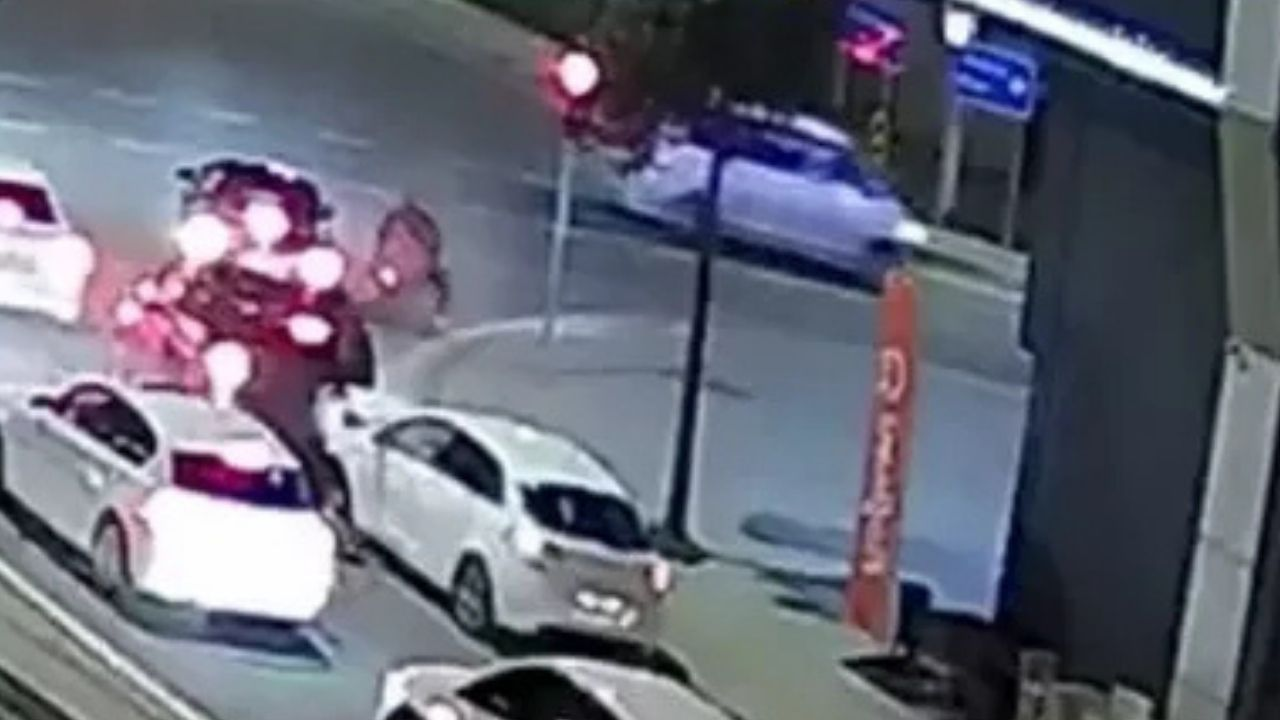 Trabzon'da Zincirleme Kaza! Sürücü Fren Yerine Gaza Bastı, Ortalık Savaş Alanına Döndü!