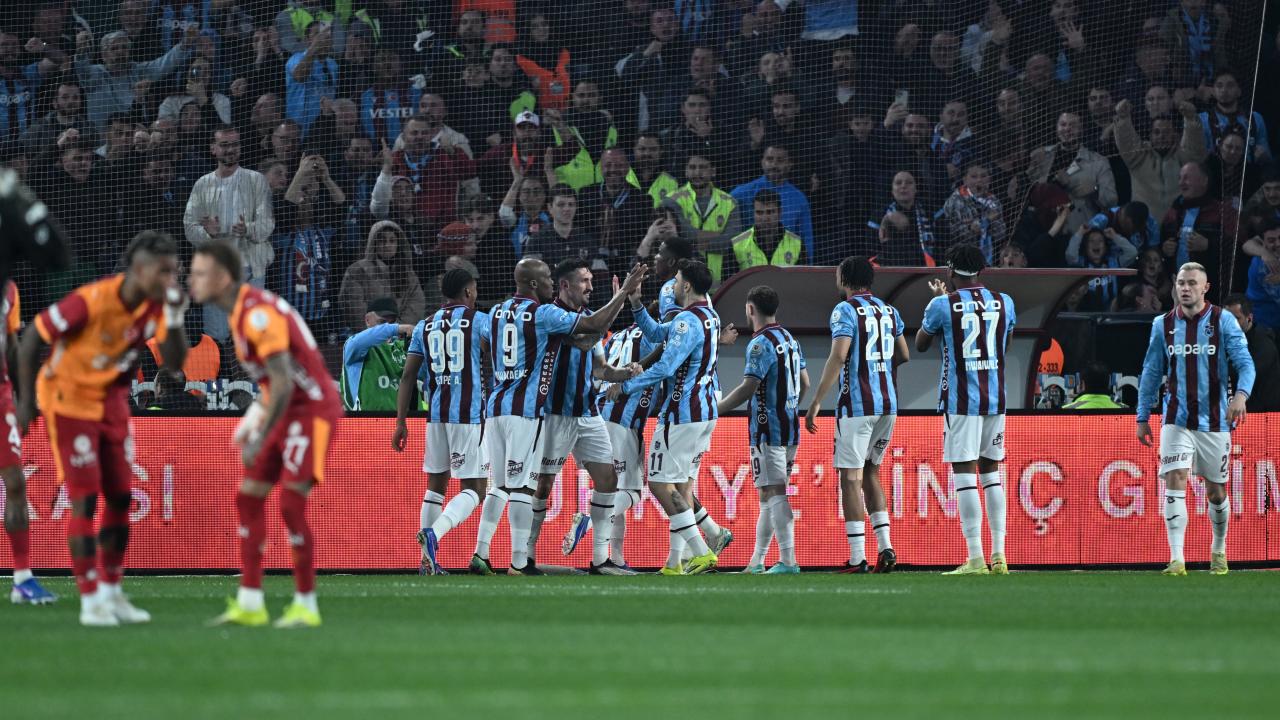 Trabzonspor'dan Şampiyonluk İddiası! Galatasaray'ı Devirdi, Zirveye Gözünü Dikti!