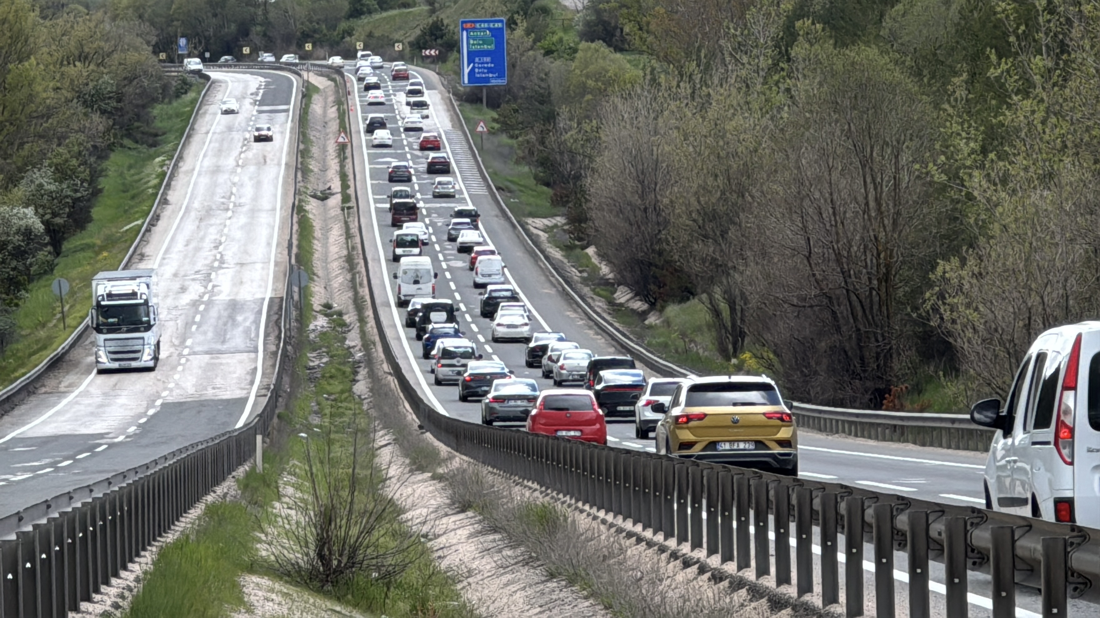 Trafik Alarm Veriyor! Bayram Tatili Bitti mi? Dönüş Çilesi Başladı!