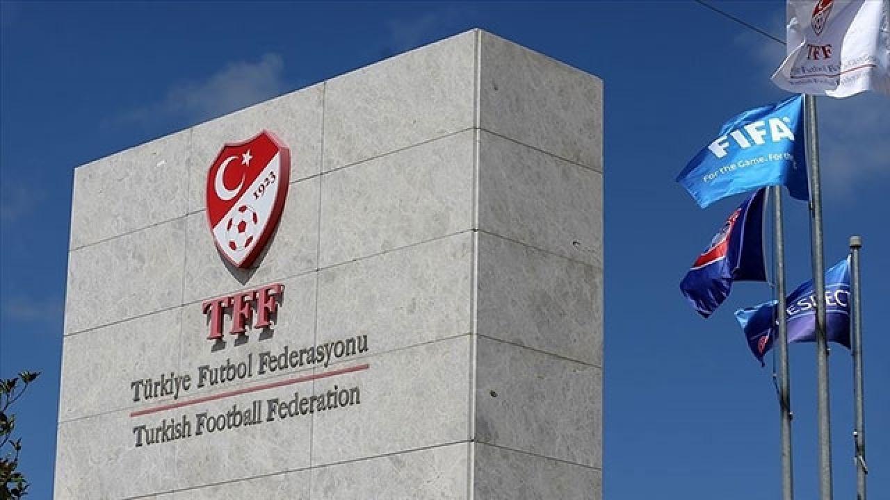 Tribünlere Şok! O Görüntülere Artık İzin Yok: TFF'den Tartışma Yaratacak Pankart Kararı!