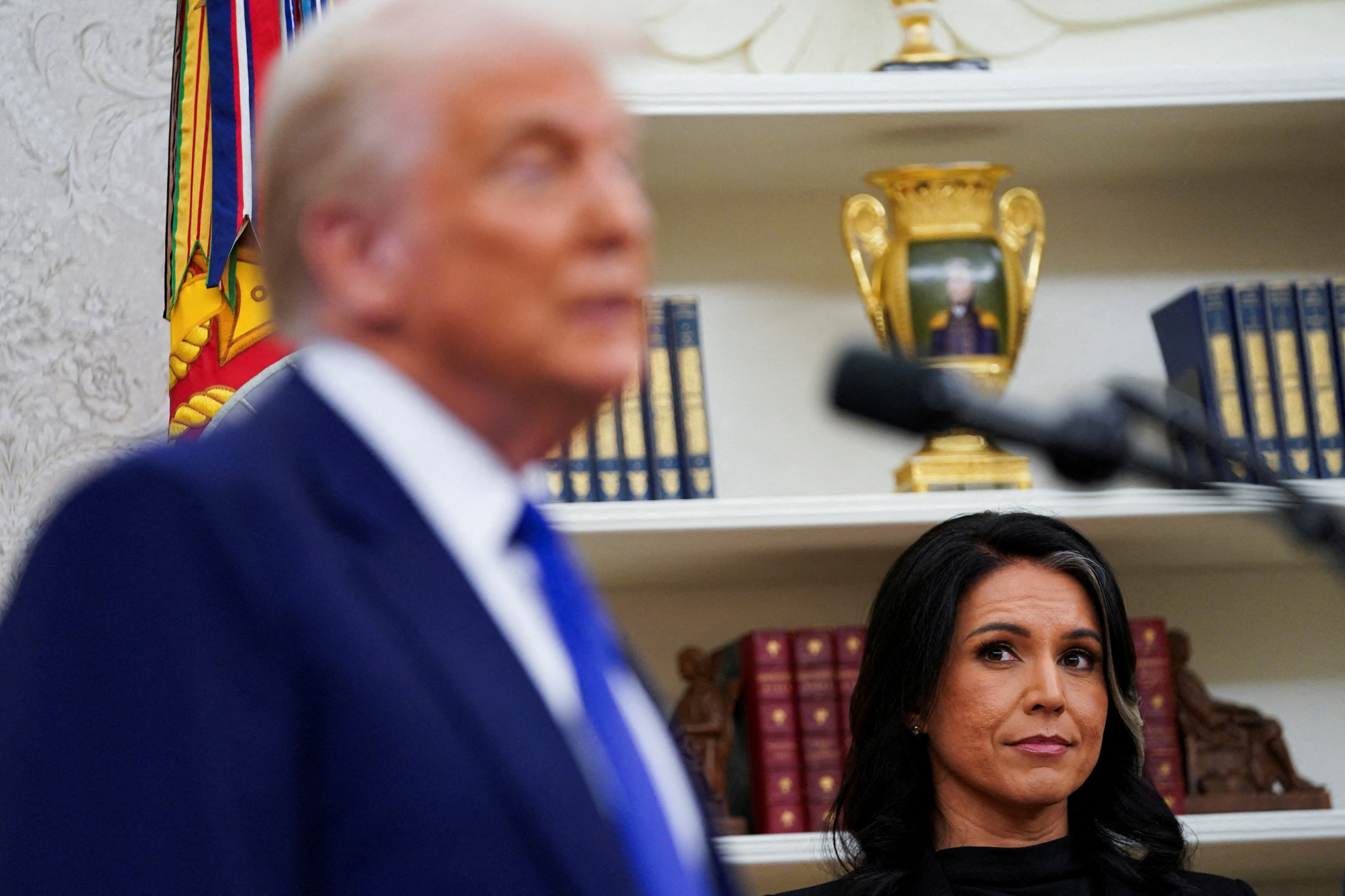 Trump'ın Gizli İran Planı mı Vardı? Şok İstifa! İstihbarat Direktörü Neden Gitti?