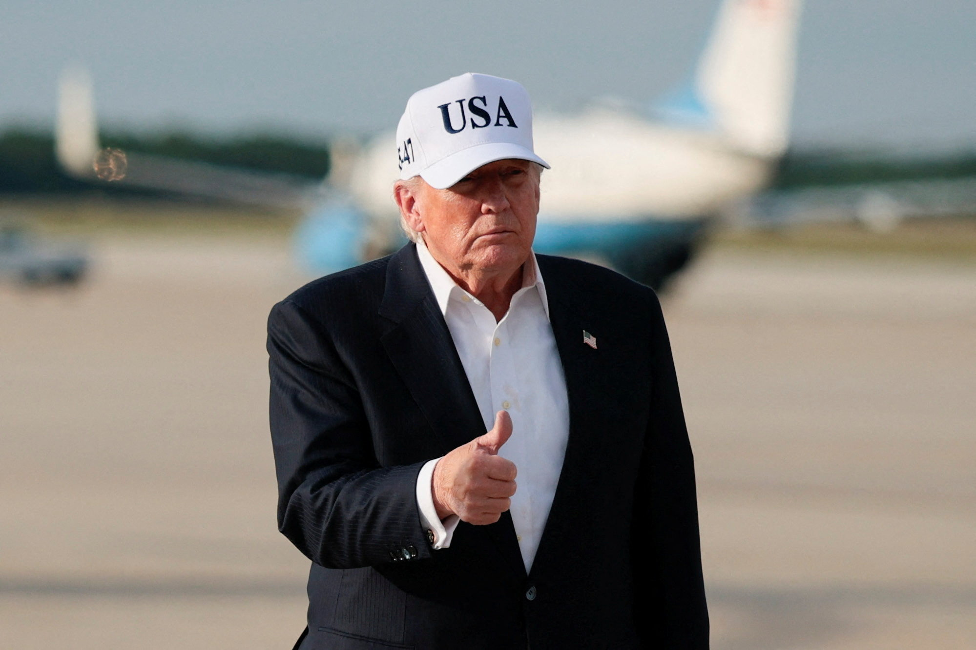 Trump'tan Şok Tehdit! İran'da Halk Silahlanıyor: Savaşın Eşiğinde miyiz?