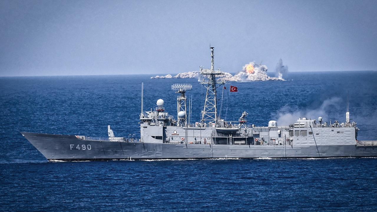 Türk Donanması Şov Yaptı! Mavi Vatan 2026 Tatbikatı Nefesleri Kesti