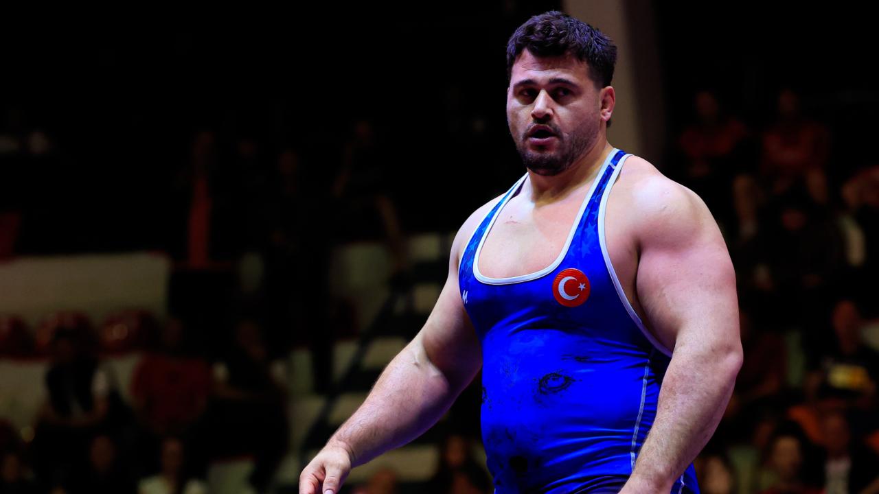Türk Güreşi'nin Efsanesi Rıza Kayaalp'ten Bir Altın Daha! Avrupa'da Tarih Yazdı!