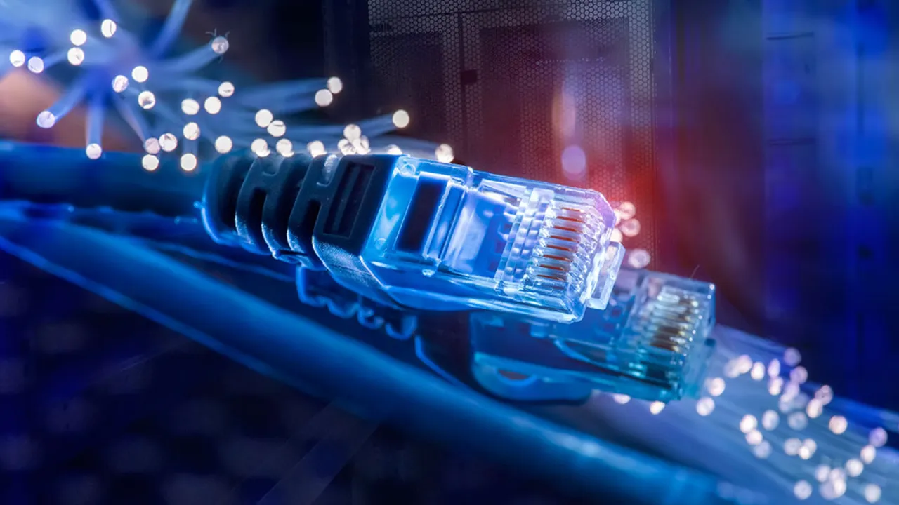 Türkiye Fiberde Çağ Atlıyor! TurkNet'ten 4,5 Milyon Haneye Giga Hız Müjdesi!