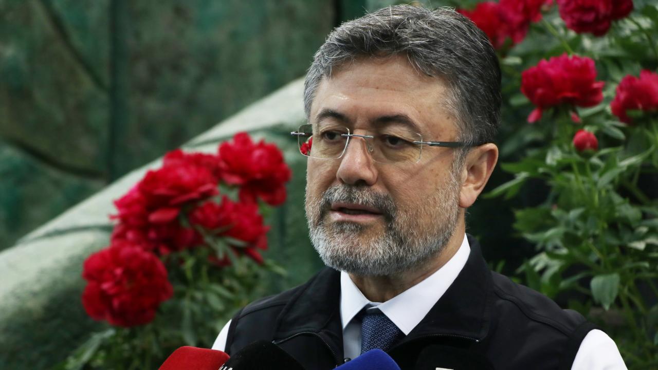 Türkiye Süs Bitkisi Cenneti Oldu! Bakan Açıkladı: Yılda Milyarlarca Üretim, Rekor Gelir!