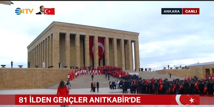 Türkiye Tek Yürek! 19 Mayıs Coşkusu Anıtkabir'de Zirveye Ulaştı: Gençler Ata'nın İzinde