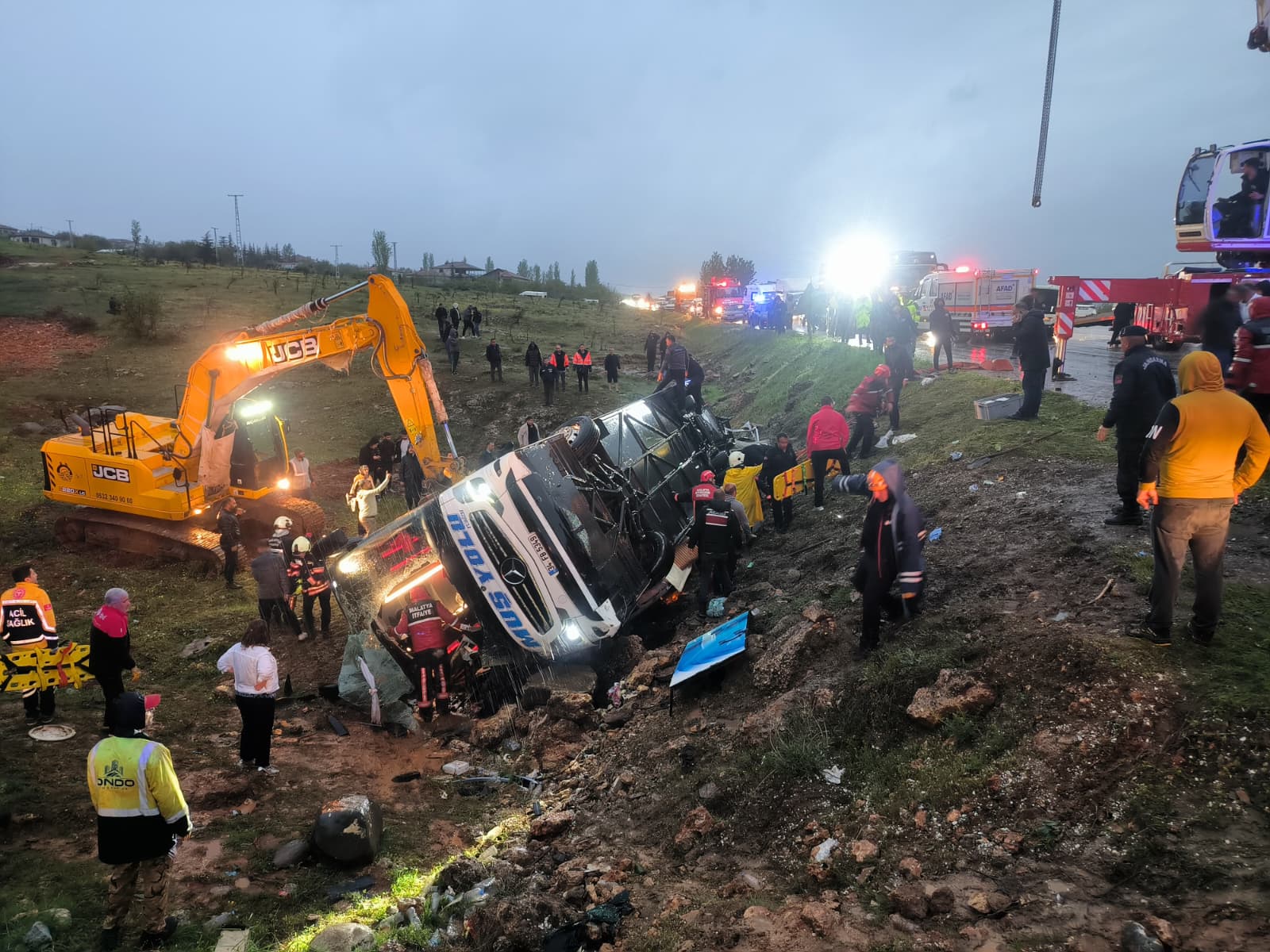 Türkiye Yasta! Malatya'da Otobüs Faciası: Şarampole Yuvarlandı, Çok Sayıda Ölü ve Yaralı!