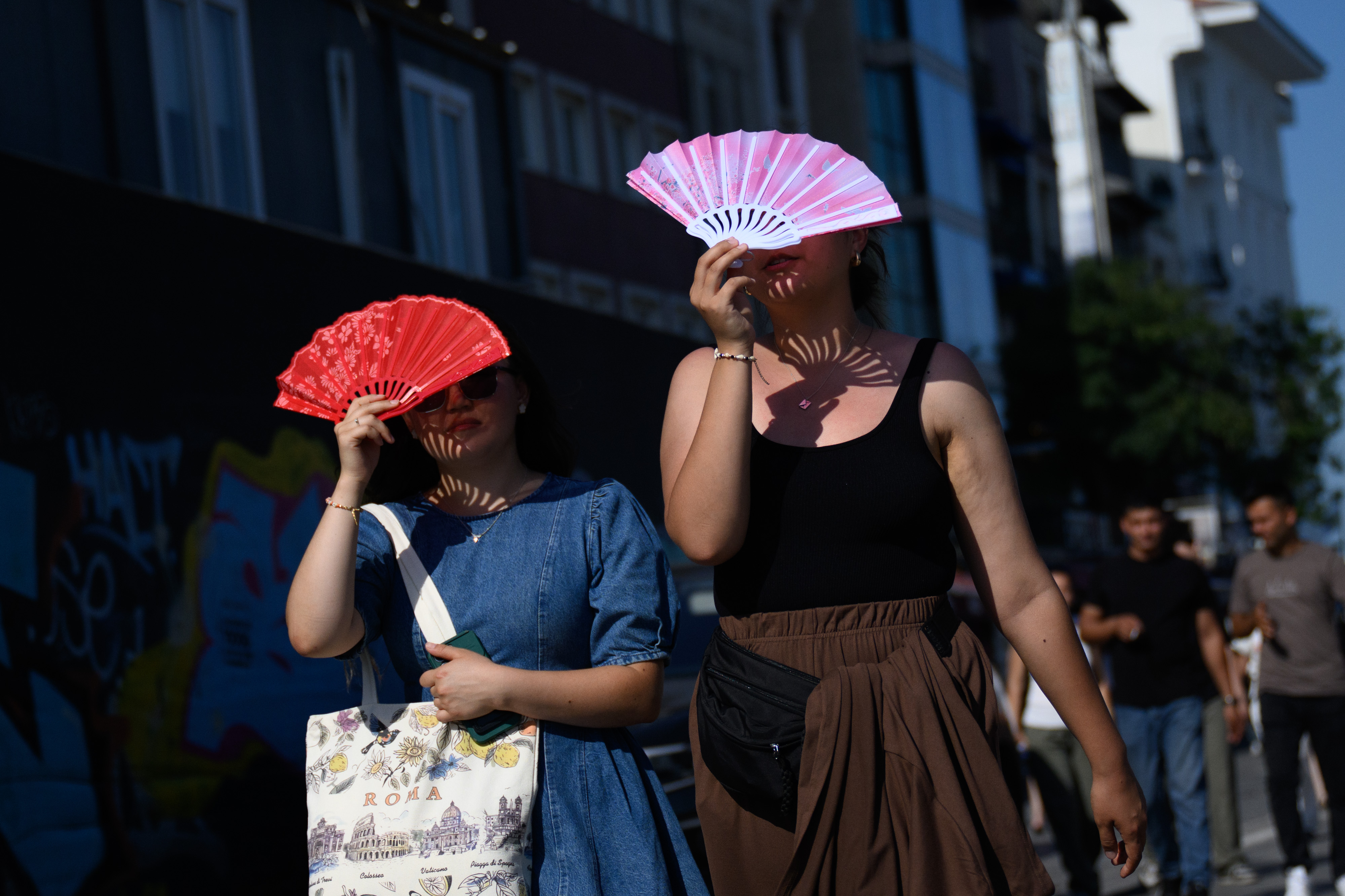 Türkiye Yeni Bir Sıcak Hava Dalgasına Hazırlanıyor: İstanbul'da 36 Derece Beklentisi