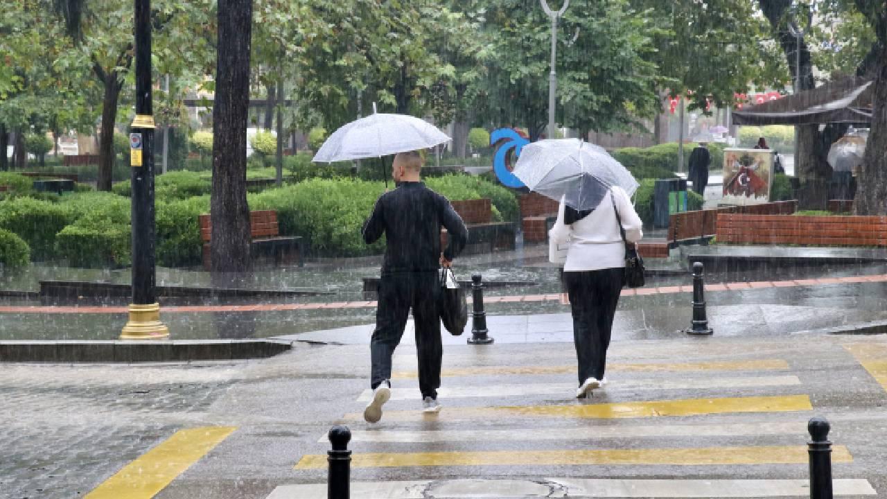 Türkiye'de Alarm! 13 İl İçin Sarı Uyarı: Şiddetli Yağış ve Fırtına Tehlikesi Kapıda!