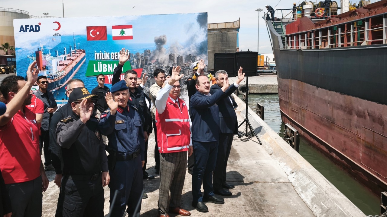 Türkiye'den Lübnan'a Uzanan Şefkat Eli! İyilik Gemisi Umutla Yola Çıktı!