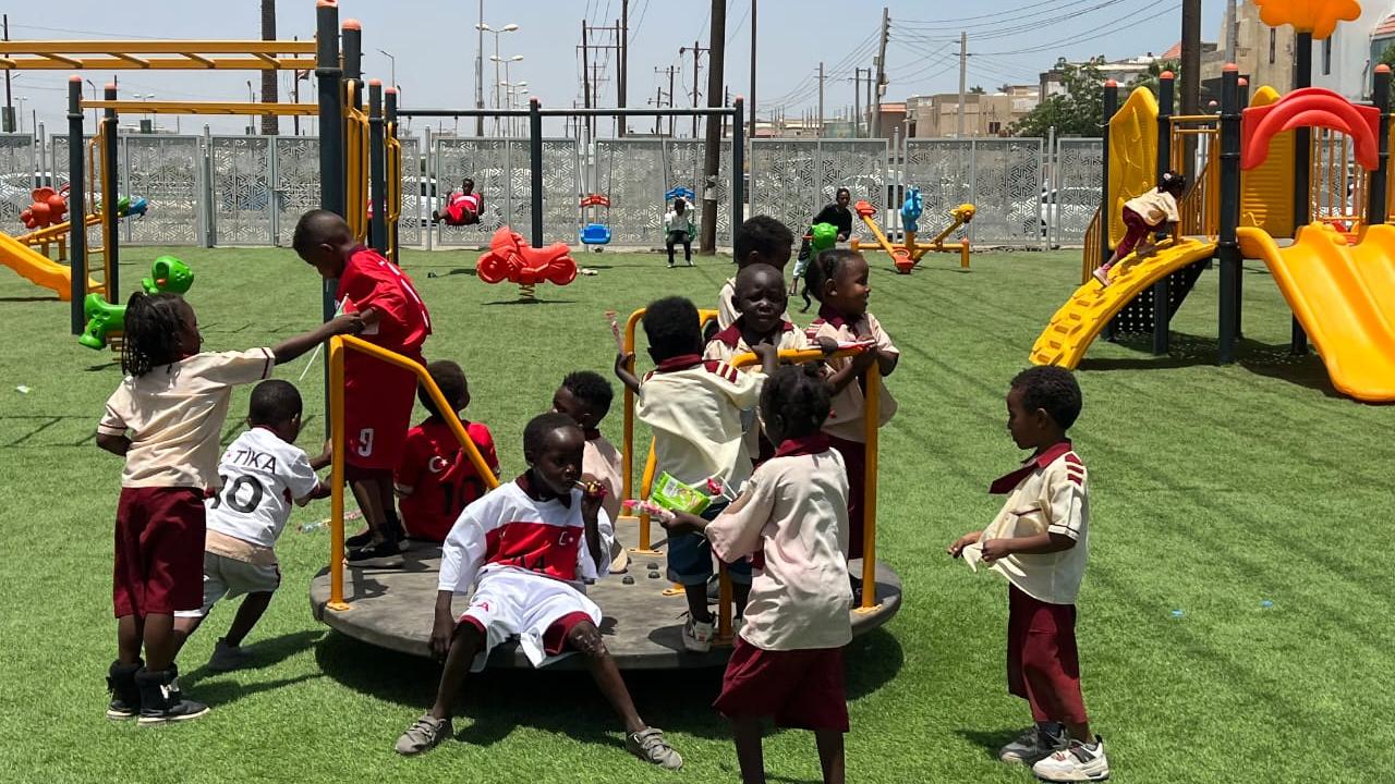 Türkiye'den Sudan'a Umut Eli: TİKA'nın Çocuk Parkı Minik Kalplere Dokundu!