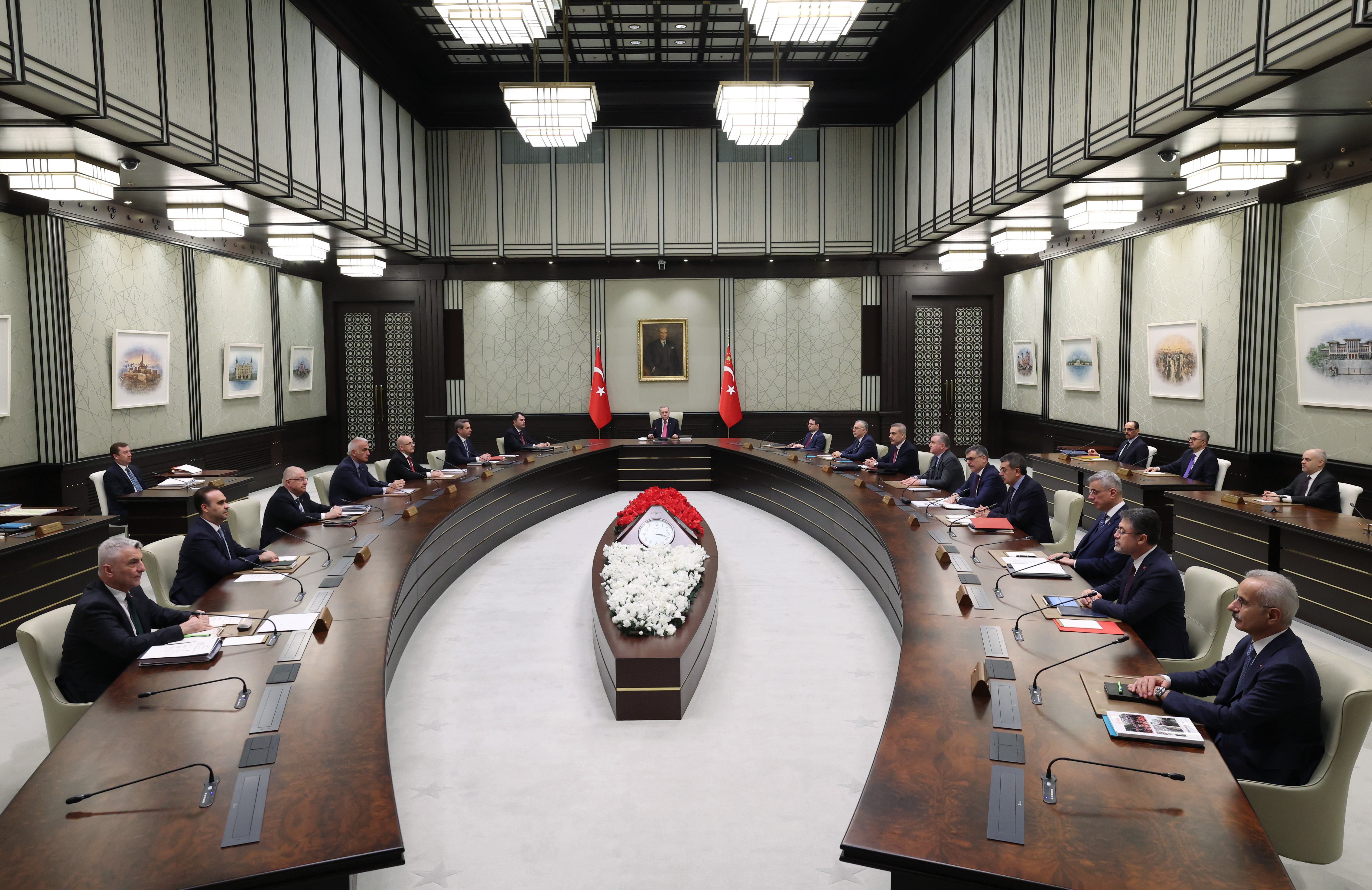 Türkiye'nin Geleceği Masada! Kritik Kabine Toplantısı: Okul Güvenliği ve ABD-İran Gerilimi Gündemde