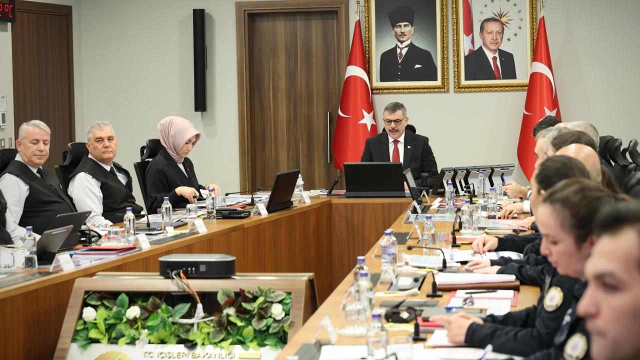 Türkiye'nin Güvenliği Masaya Yatırıldı! Kritik Valiler Toplantısından Çarpıcı Detaylar!