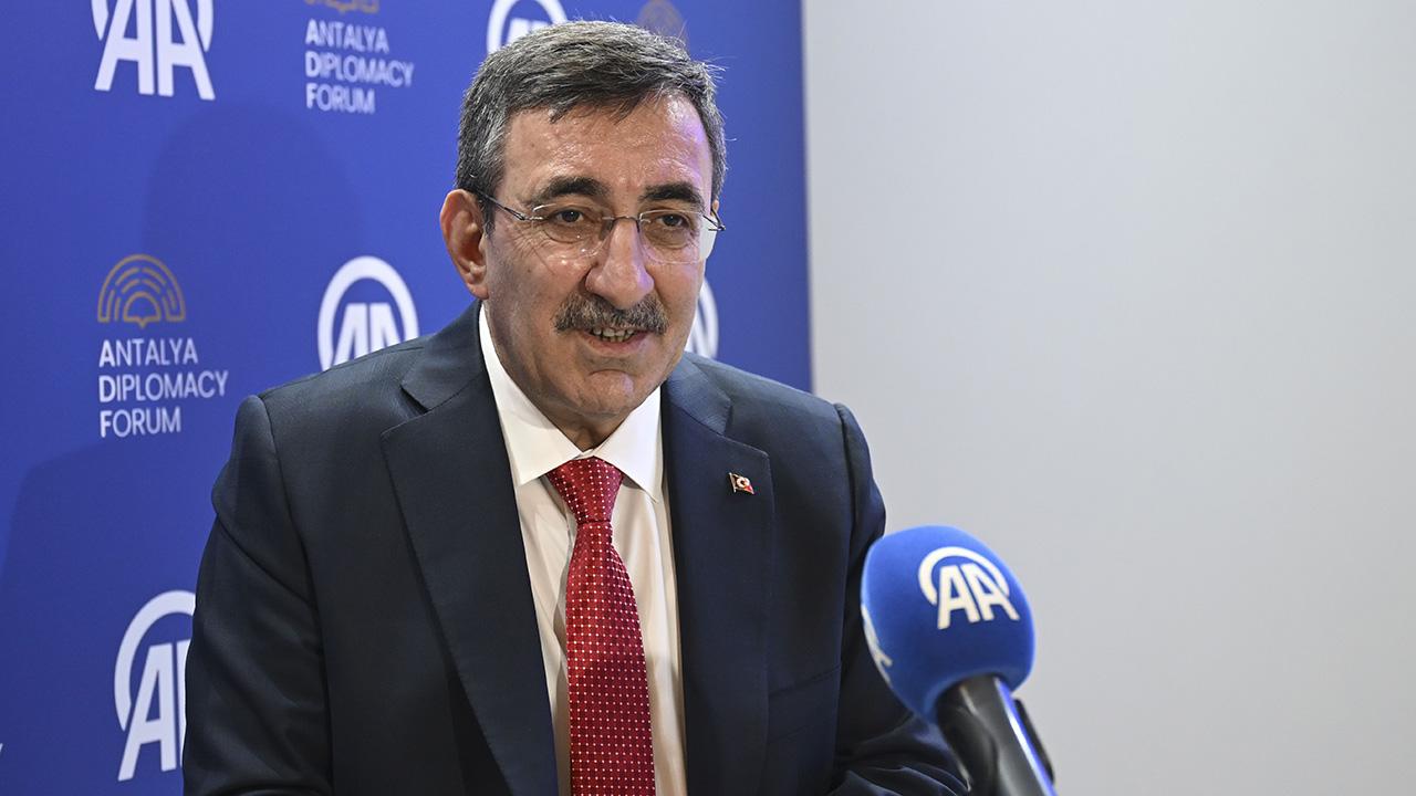 Türkiye'ye Dünyadan Akın Var! Cumhurbaşkanı Yardımcısı Yılmaz'dan Bomba Açıklama!