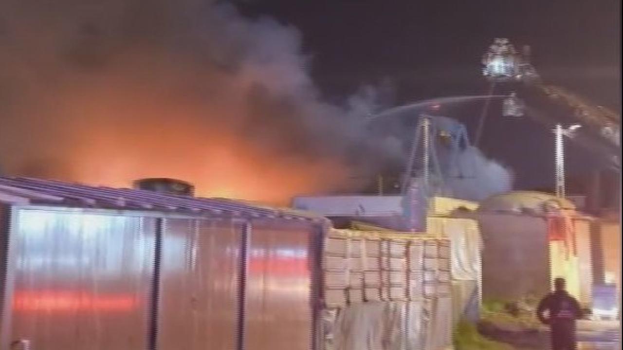 Tuzla'da Korkunç Yangın! Kumaş Fabrikası Alevlere Teslim Oldu, İtfaiye Seferber!