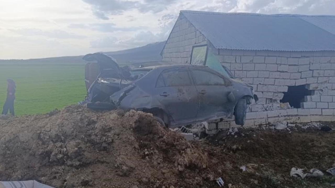 Van'da Korkunç Kaza! Otomobil Kontrolden Çıktı, Facia Kıl Payı Atlatıldı!