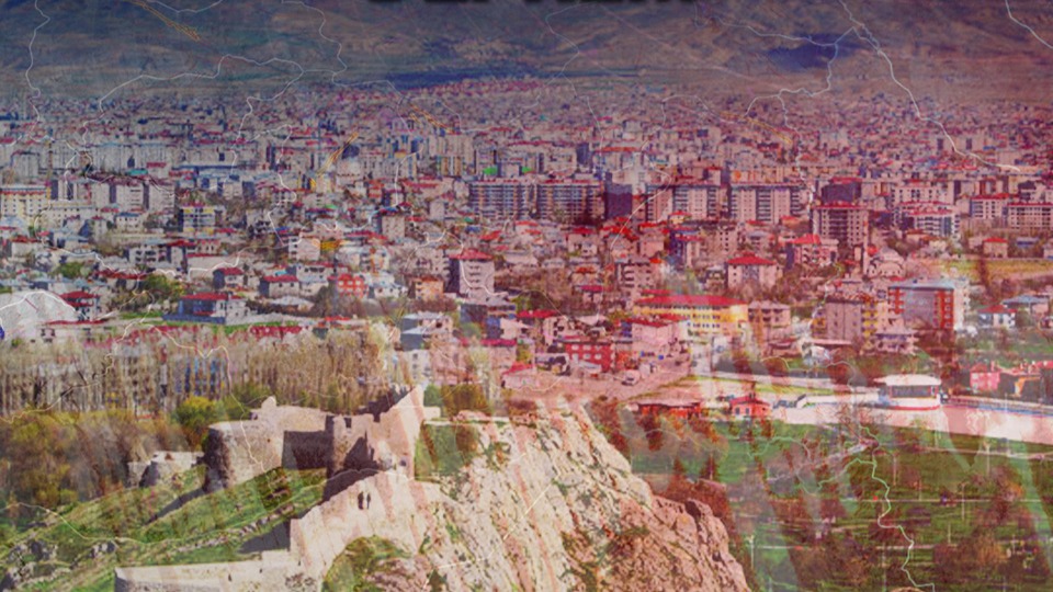 Van'da Korkutan Deprem! Evler Sallandı, Halk Panikte!