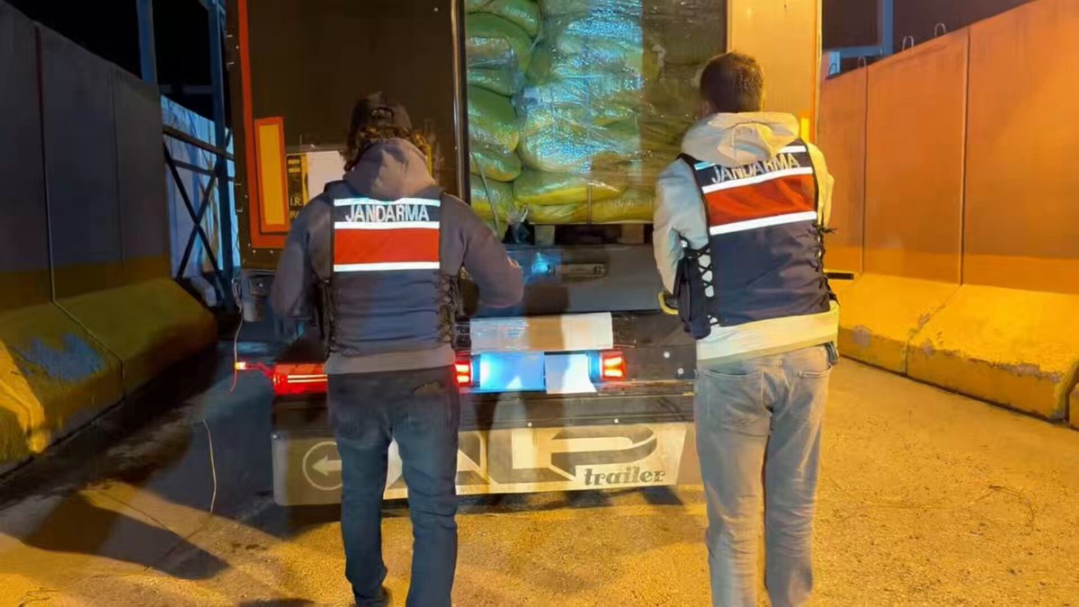 Van'da Narkotik Operasyonu: TIR'da 333 Kilogram Skunk Ele Geçirildi