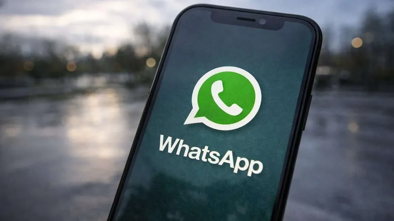 WhatsApp'tan Şok Hamle! Instagram'a mı Dönüşüyor? Arayüz Tamamen Değişiyor!