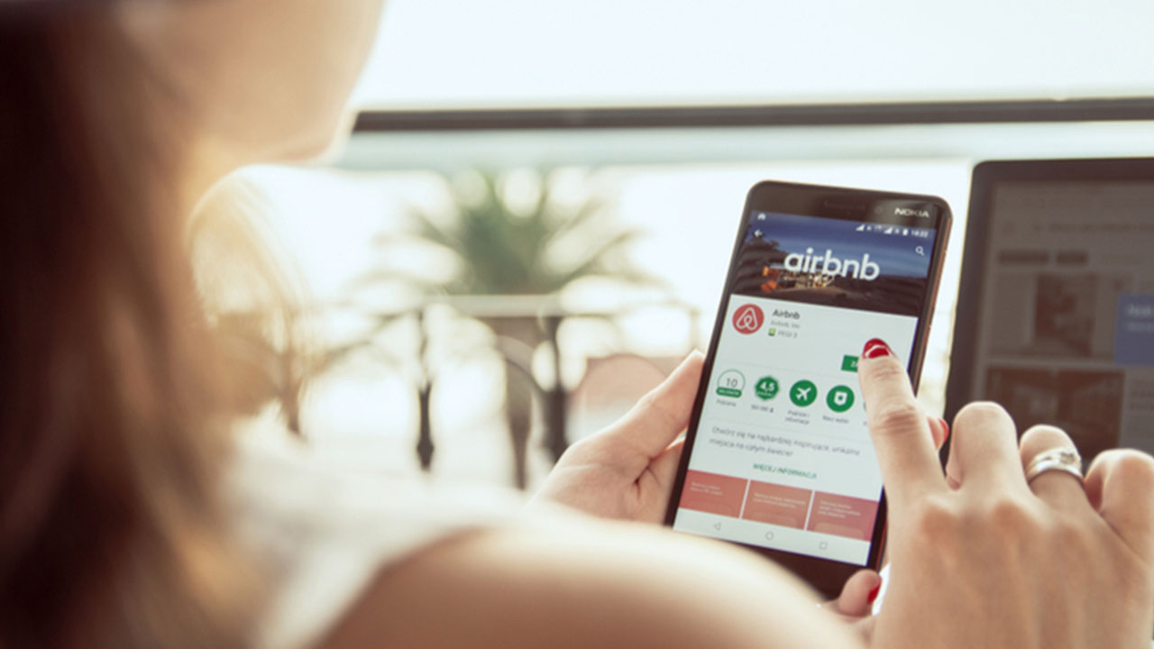 Yapay Zeka Devrimi! Airbnb Kodlarının %60'ı Artık Robotların Eseri!