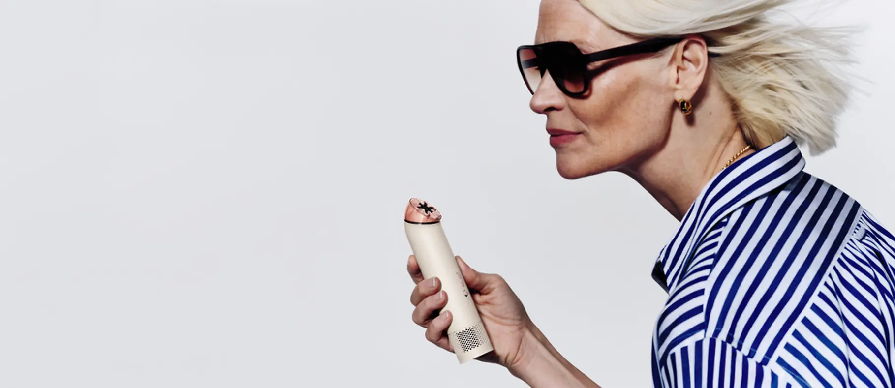 Yaz Sıcağına Son! Dyson'dan Devrim Niteliğinde Taşınabilir Fan: HushJet Mini Cool ile Serinliğin Keyfini Çıkarın