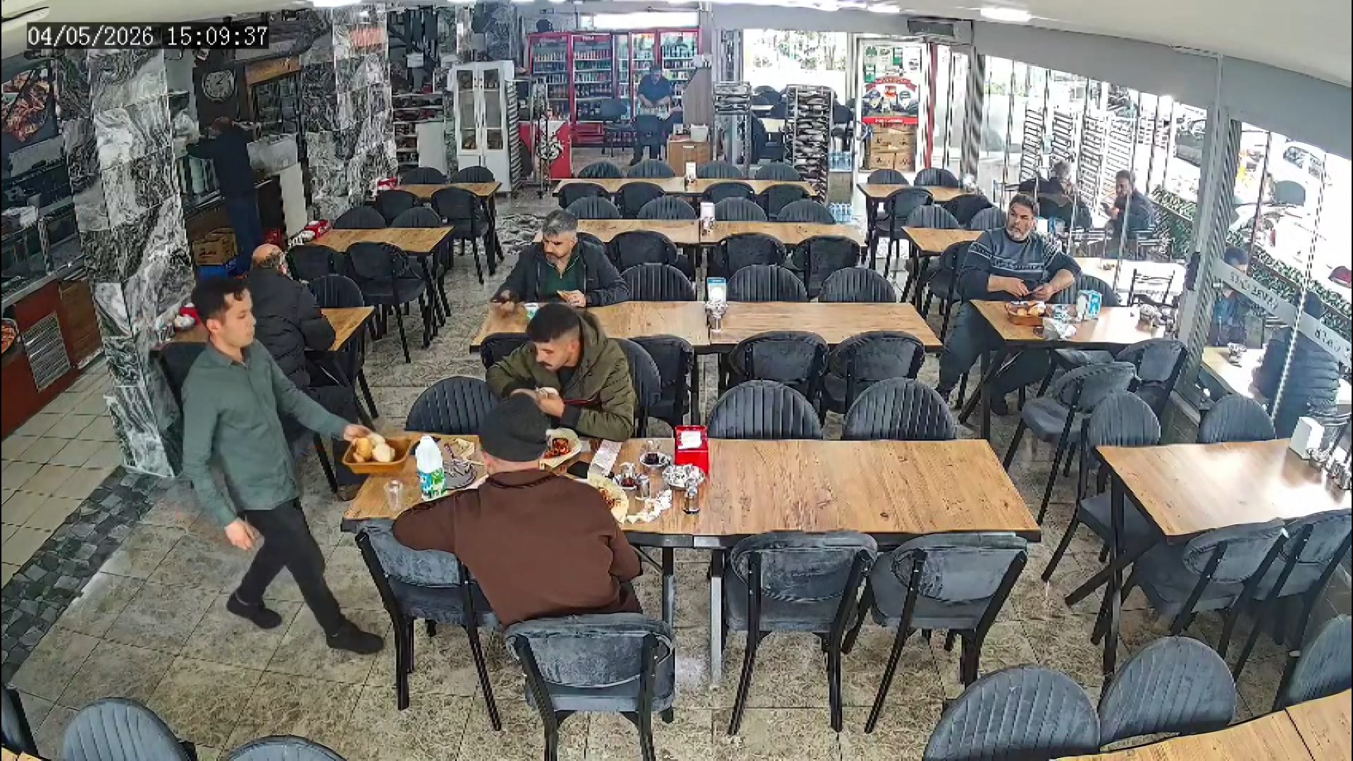 Yok Artık! Başakşehir'de Akılalmaz Hırsızlık! Yediler, İçtiler, Hesap Ödemeden Tüydüler!