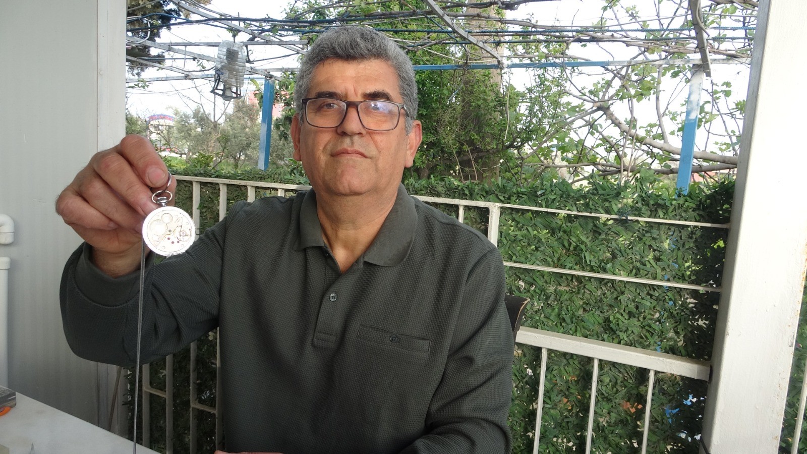 Zamanda Yolculuk Gibi: Hataylı Saat Ustası Ali Usta, Teknolojiye Meydan Okuyor!