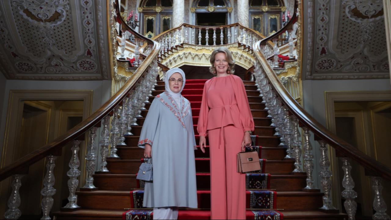 Zarafet Buluşması: Emine Erdoğan ve Belçika Kraliçesi Mathilde'den Tarihi Ziyaret!