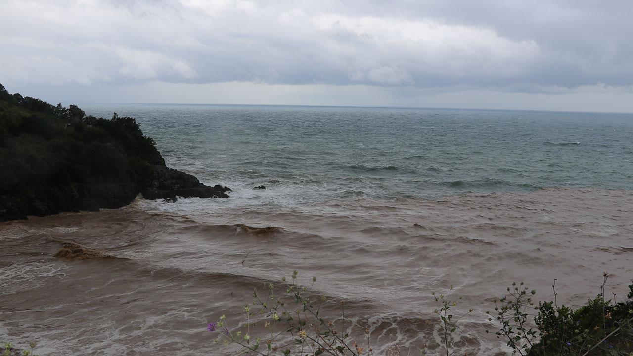 Zonguldak'ta Olumsuz Hava Koşulları Nedeniyle Denize Girmek Yasaklandı